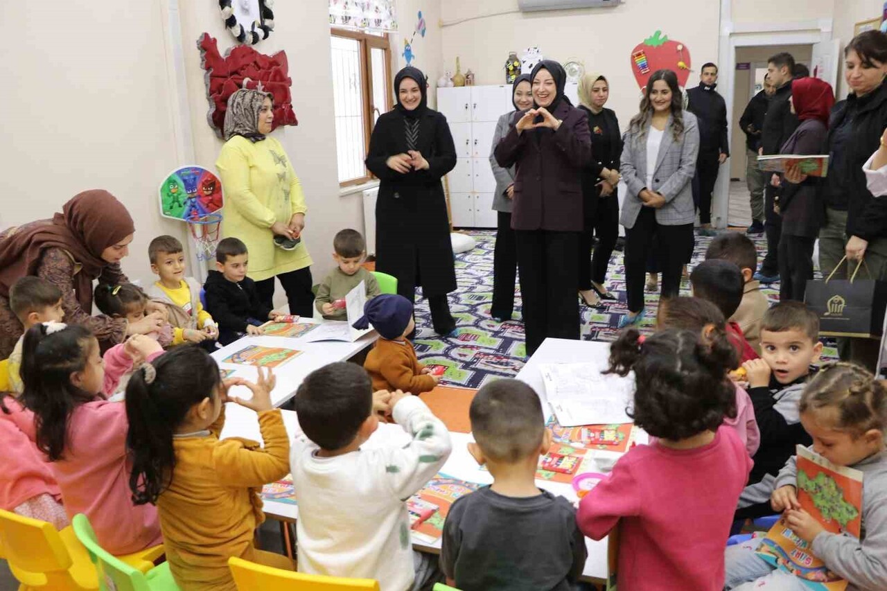 SİİRT VALİSİ DR. KEMAL KIZILKAYA’NIN EŞİ NURTEN KIZILKAYA İLE VALİ YARDIMCISI RABİA NAÇAR...