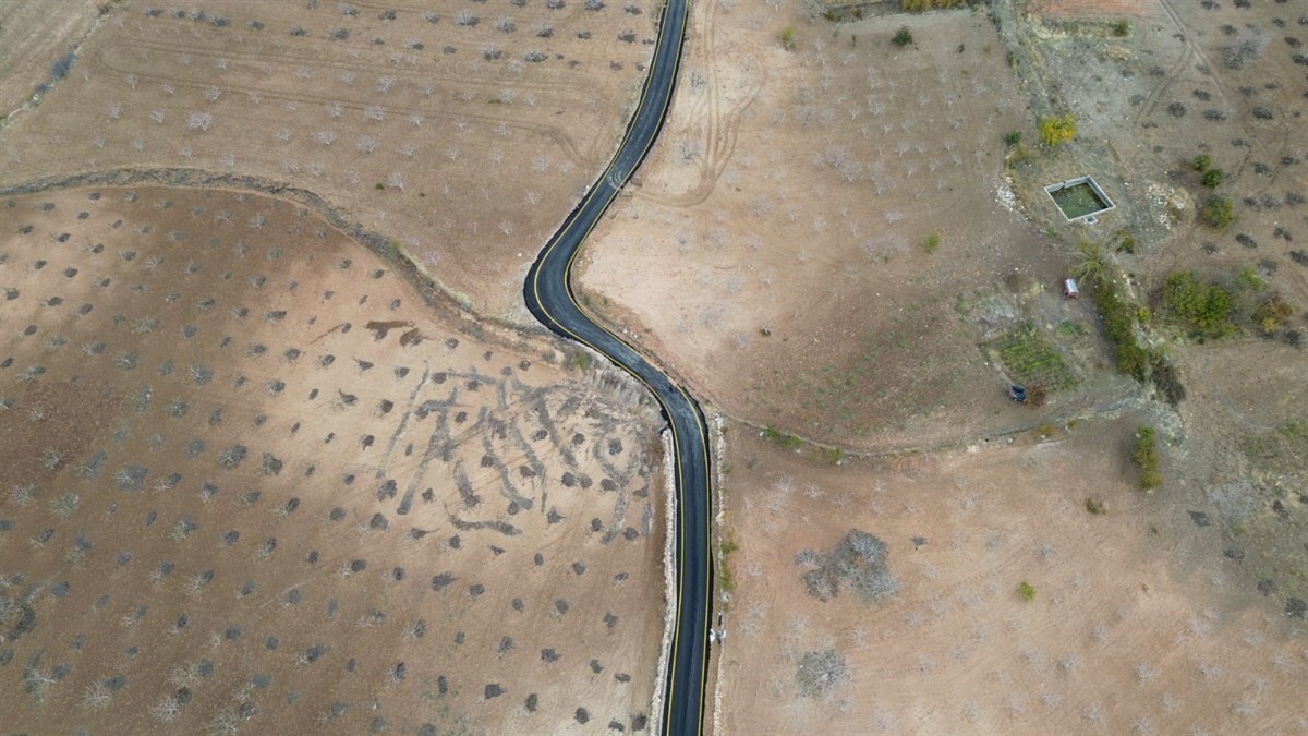 SİİRT VALİSİ VE BELEDİYE BAŞKAN VEKİLİ DR. KEMAL KIZILKAYA, KENTTİN 1908 KİLOMETRELİK YOL AĞINDA...