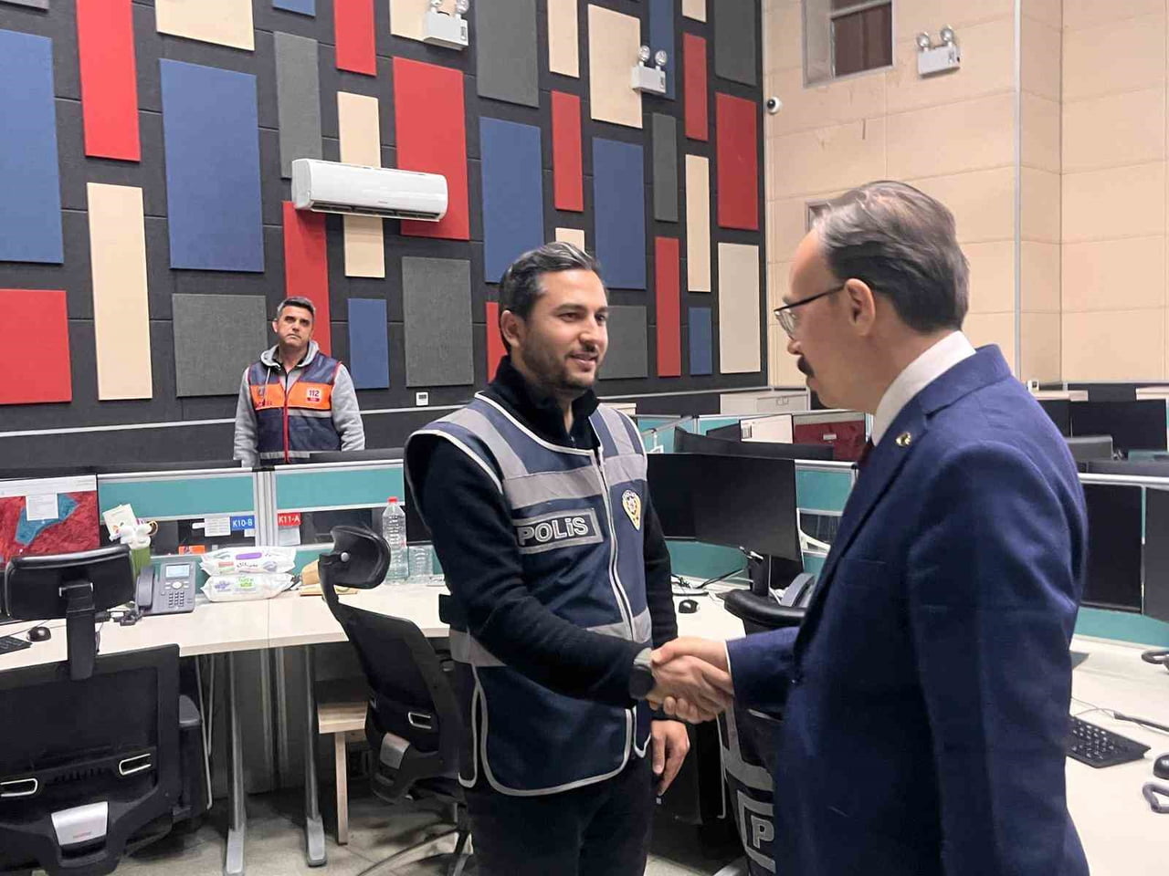 SİİRT VALİSİ VE BELEDİYE BAŞKAN VEKİLİ DR. KEMAL KIZILKAYA, YILBAŞI ÖNCESİ KOLLUK KUVVETLERİNİN...