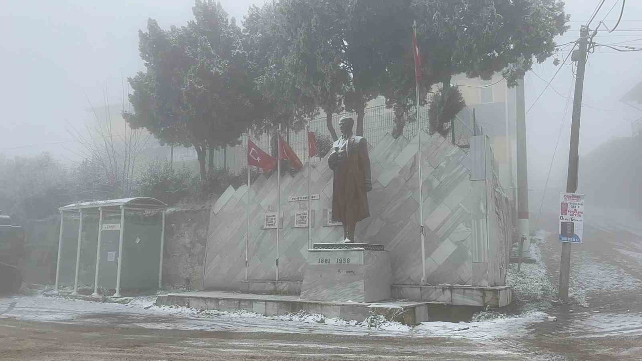 SINDIRGI'NIN YÜKSEK KESİMLERİNDE KAR VE BUZLANMA ETKİSİNİ ARTIRDI