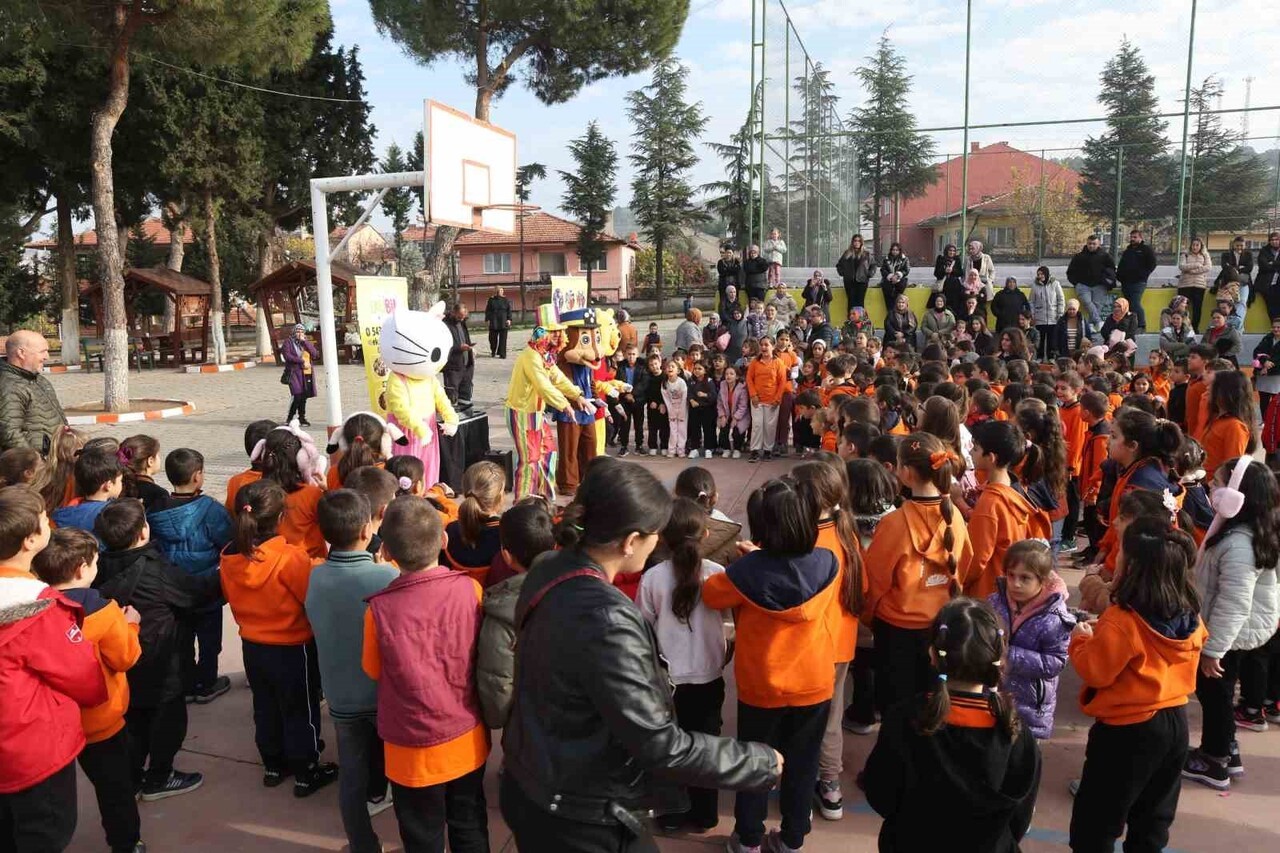 SINDIRGI İLÇESİNDE, DEPREM SONRASI PSİKOLOJİK OLARAK ETKİLENEN ÖĞRENCİLERE DESTEK OLMAK AMACIYLA...