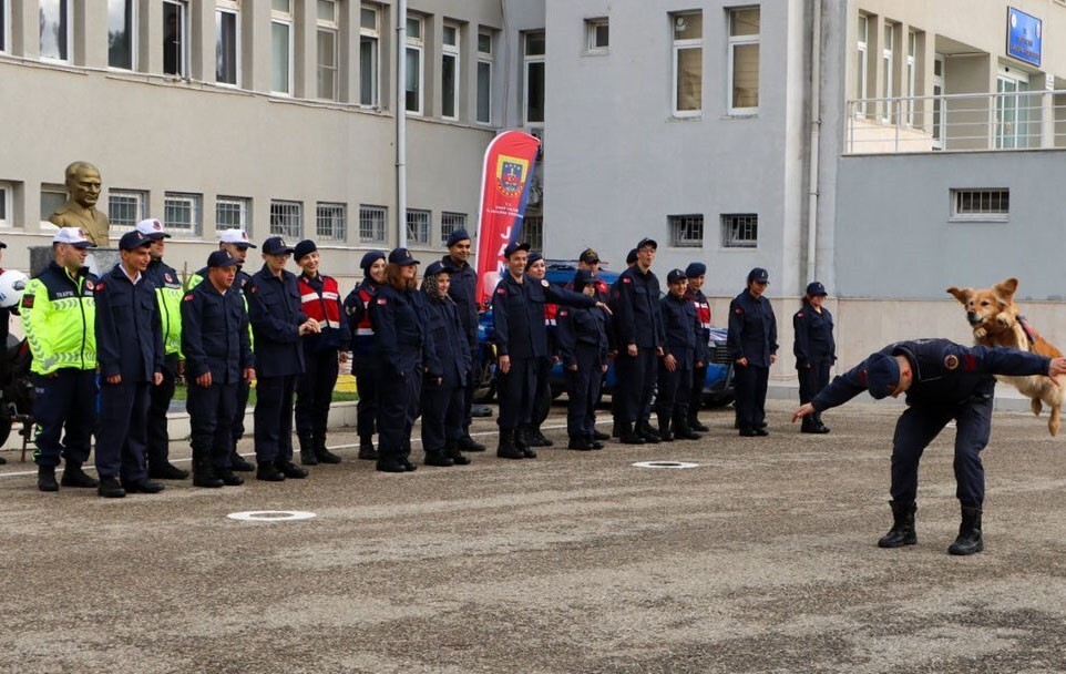 SİNOP'TA ÖĞRENİM GÖREN ÖZEL ÇOCUKLAR SİNOP İL JANDARMA KOMUTANLIĞI’NDA AĞIRLANDI.