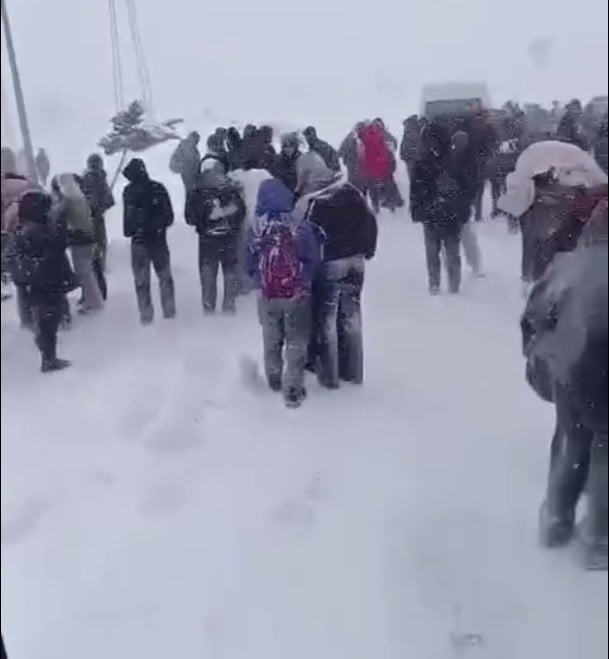 ŞIRNAK İL MERKEZİNDE ETKİLİ OLAN YOĞUN KAR YAĞIŞI NEDENİYLE OKULLARIN TATİL EDİLMESİNİN ARDINDAN...