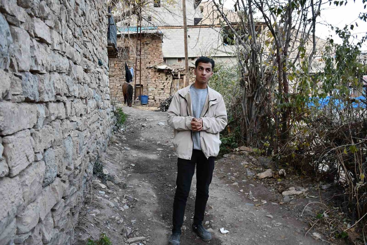 ŞIRNAK’TA ÖĞRETMEN VE ÖĞRENCİLER ANLAMLI BİR PROJE HAYATA GEÇİRDİ. TARİHİ TAŞ EVLER VE YIKILMIŞ...