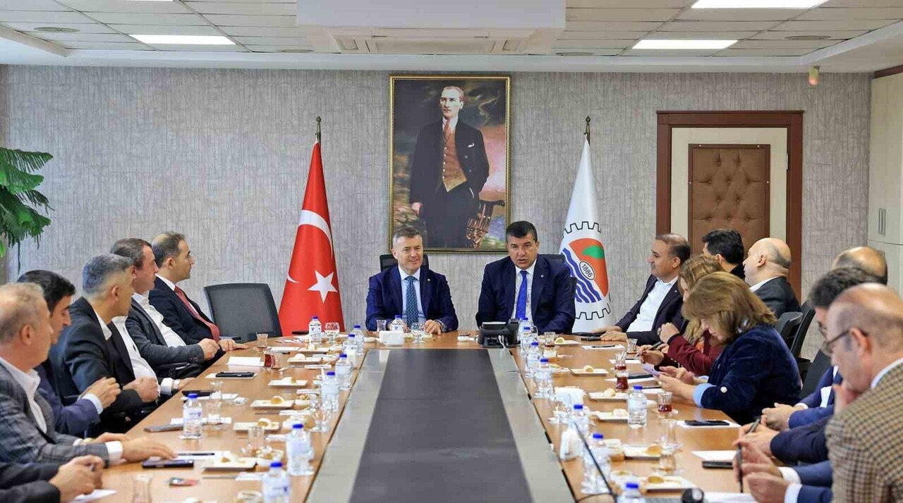 ŞIRNAK TSO YÖNETİM KURULU BAŞKANI OSMAN GELİŞ VE MECLİS BAŞKANI ZEKERİYA ÖKTEN BAŞKANLIĞINDAKİ...