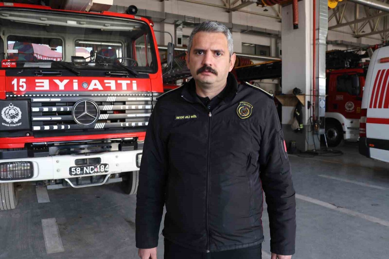 SİVAS BELEDİYESİ İTFAİYE AMİRİ SEYFİ ALİ GÜL, SOĞUK HAVALARLA BİRLİKTE ARAÇ YANGINLARINDA ARTIŞ...