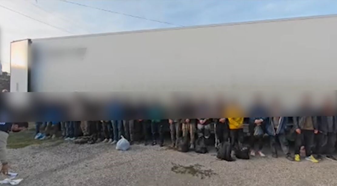 SİVAS’TA GÖÇMEN KAÇAKÇILIĞINA YÖNELİK YAPILAN 14 AYRI OPERASYONDA 83 YABANCI UYRUKLU ŞAHIS İLE...