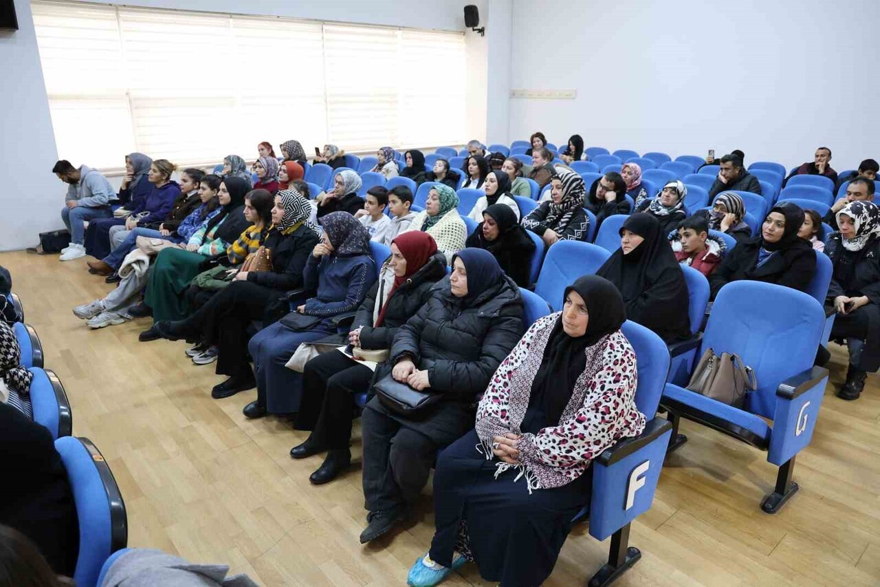 SİVAS’TA OTİZME DİKKAT ÇEKMEK AMACIYLA ‘NORMALİ REDDET’ KONULU SÖYLEŞİ GERÇEKLEŞTİRİLDİ. SÖYLEŞİYE...