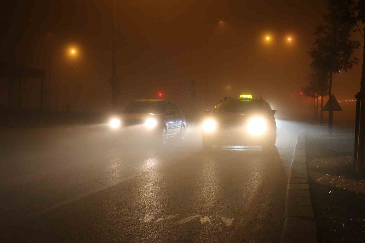 SİVAS’TA SICAKLIKLARIN EKSİ 2 DERECEYE KADAR DÜŞMESİYLE BİRLİKTE AKŞAM SAATLERİNDE KENT, GÖRÜŞ...