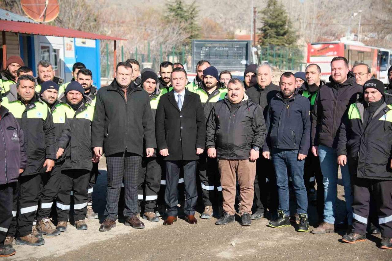 SİVRİHİSAR BELEDİYE BAŞKANI HABİL DÖKMECİ GEÇEN YIL BAŞINDA OLDUĞU GİBİ BU YILBAŞINDA DA...