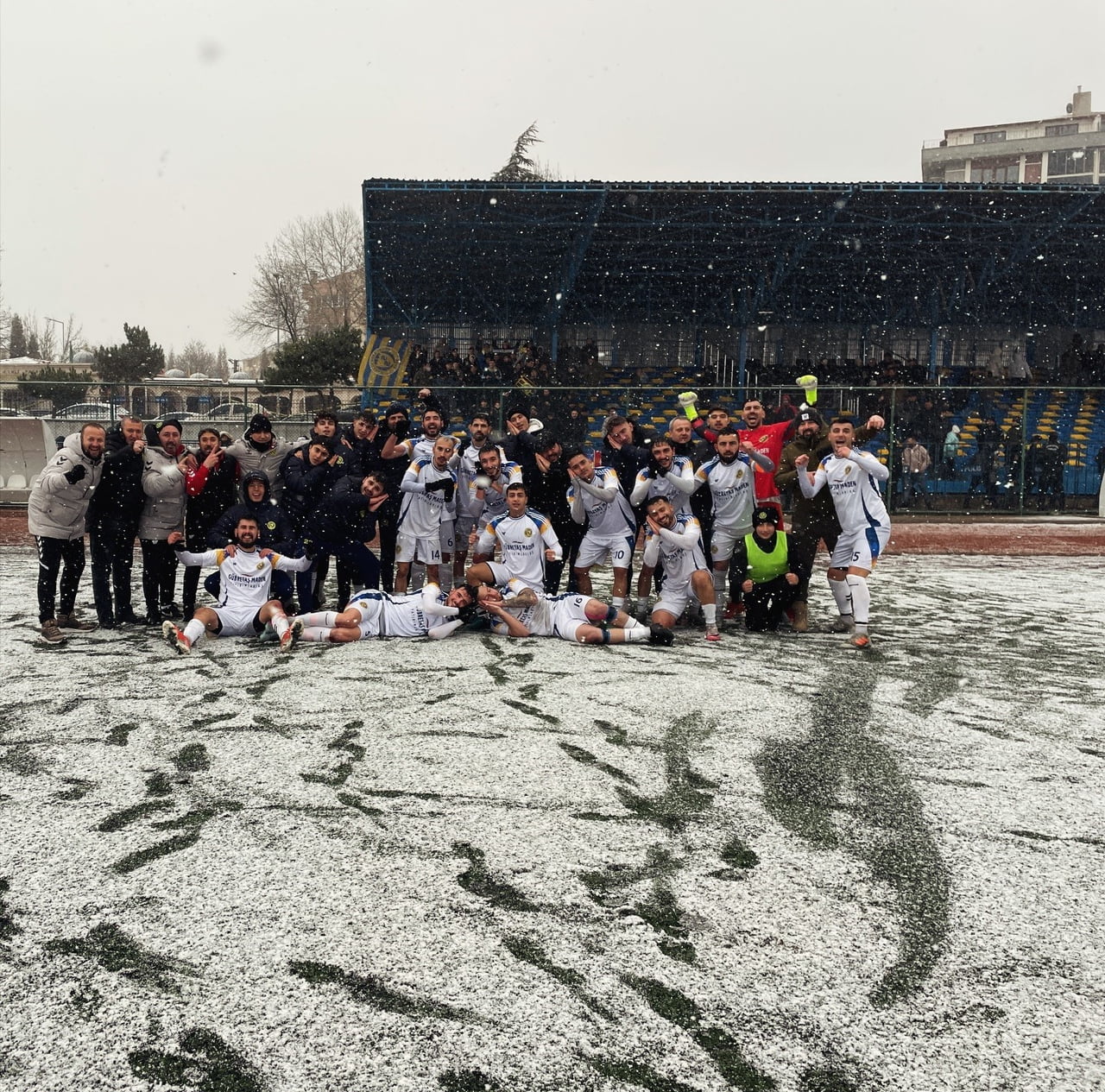 SÖĞÜTSPOR KENDİ EVİNDE KAZANMASI BİLDİ