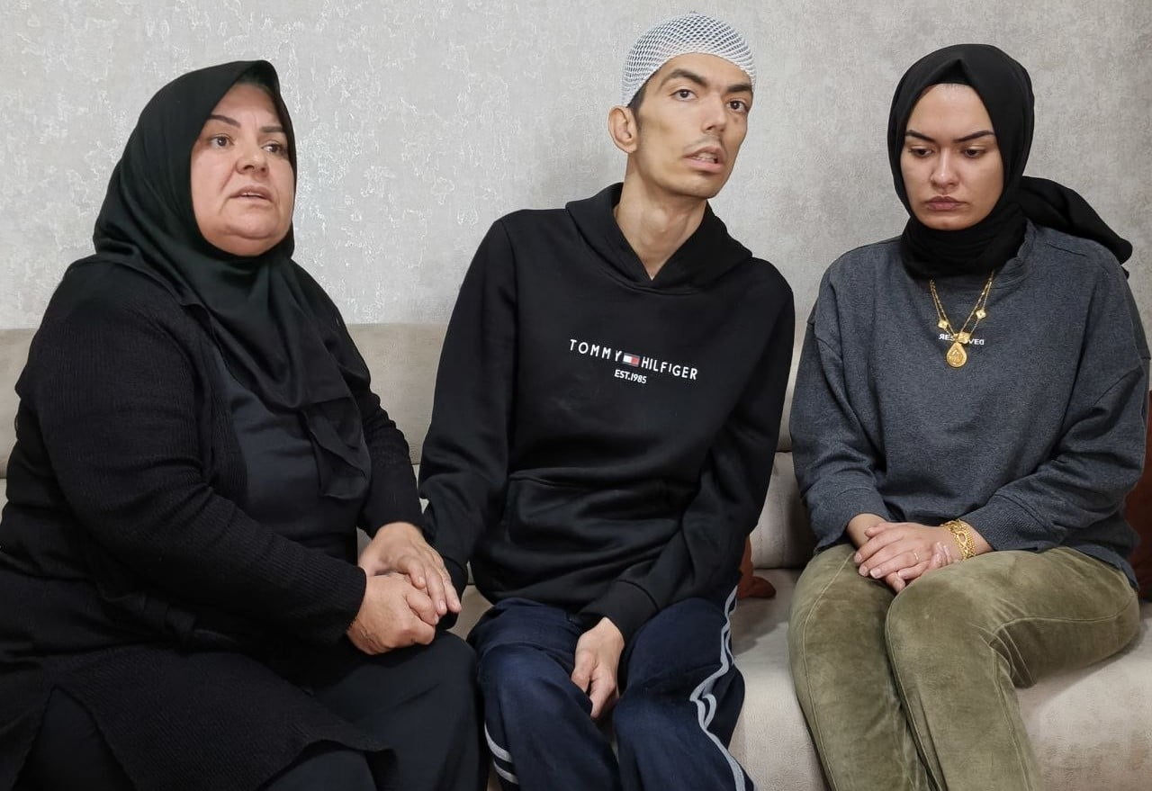 (SOLDAN SAĞA) SÜREYYA KAYA, FURKAN KAYA VE GİZEM KAYA