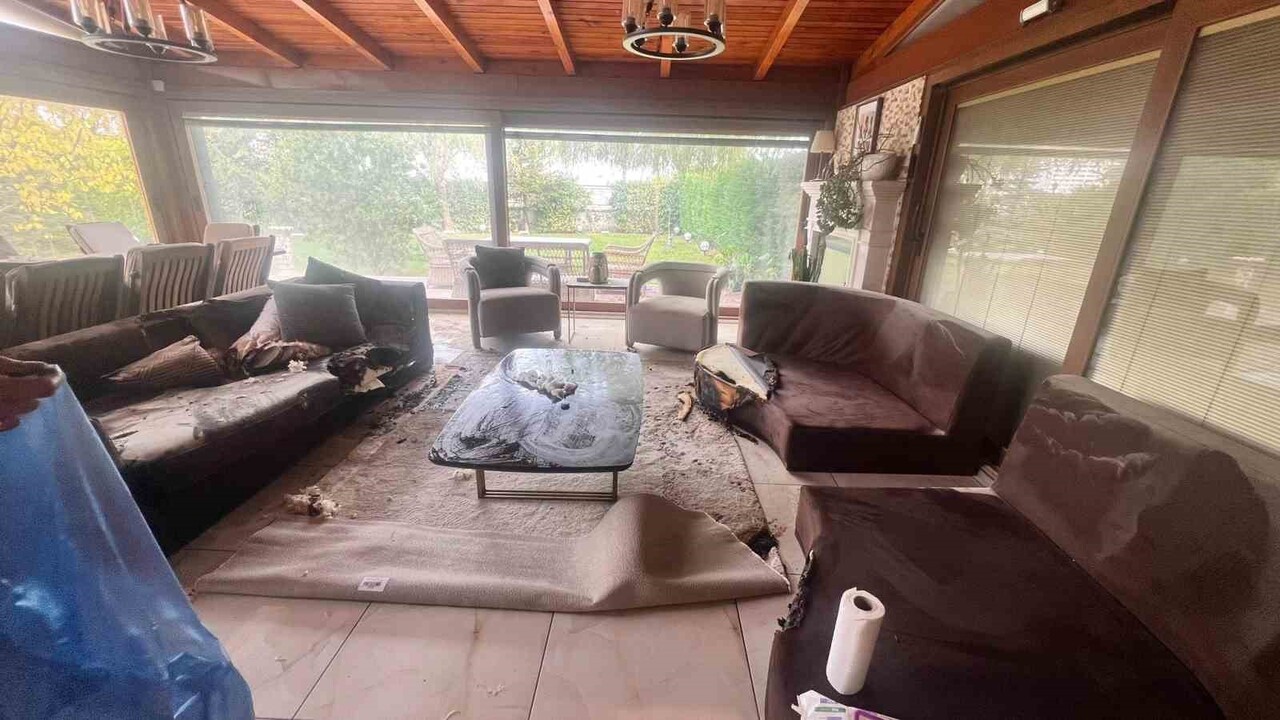 ŞÖMİNE PATLAMASI SONRASI ODANIN HALİ