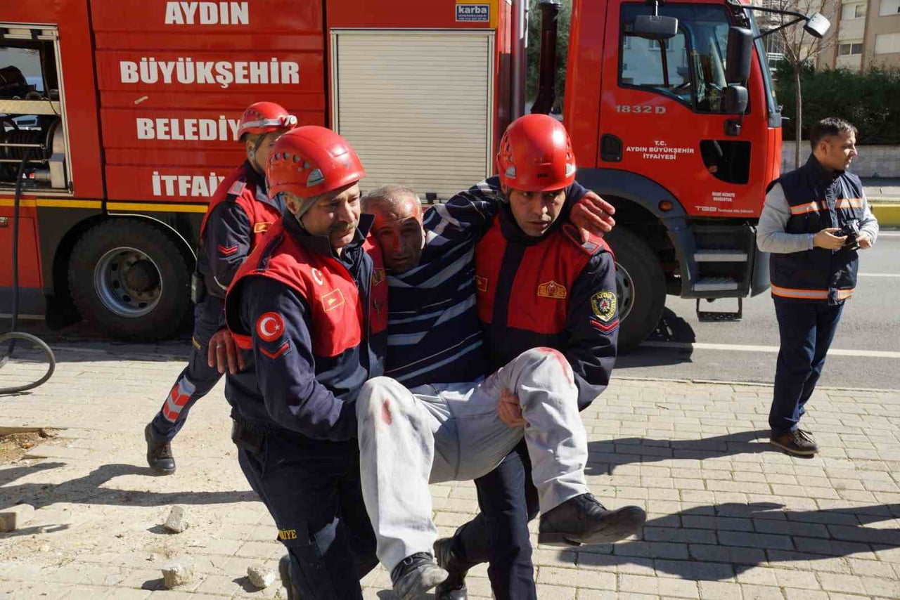 SON YILLARIN EN HAREKETLİ DÖNEMİNİ YAŞAYAN AYDIN İTFAİYESİNDE 2025 YILINDA 29 BİN 200 DEFA KAMPANA...