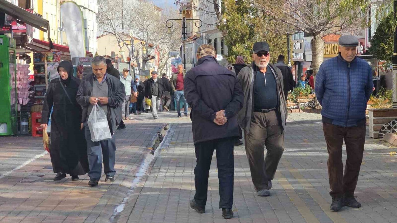 SOSYAL GÜVENLİK KURUMU (SGK) VERİLERİNE GÖRE, KÜTAHYA'NIN DA ARALARINDA BULUNDUĞU 21 İLDE EMEKLİ...