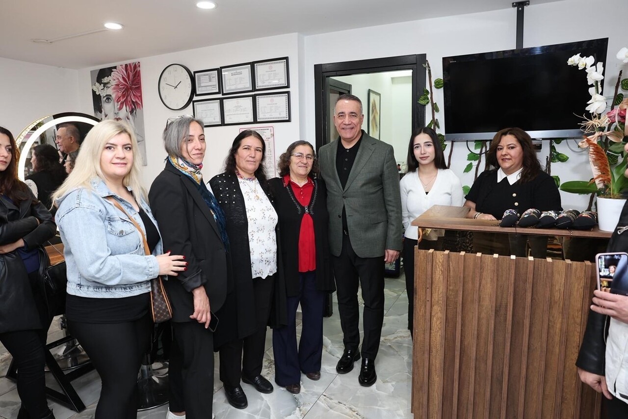 SULTANGAZİ BELEDİYESİ'NİN SANAT VE MESLEK EDİNDİRME KURSLARI SAYESİNDE BİR KADIN DAHA KENDİ İŞİNİN...