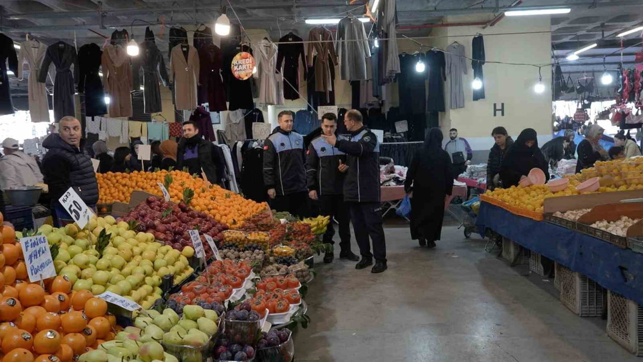 SULTANGAZİ BELEDİYESİ ZABITA EKİPLERİ GIDA FIRSATÇILARINA GÖZ AÇTIRMIYOR, İLÇE GENELİNDE SIK SIK...