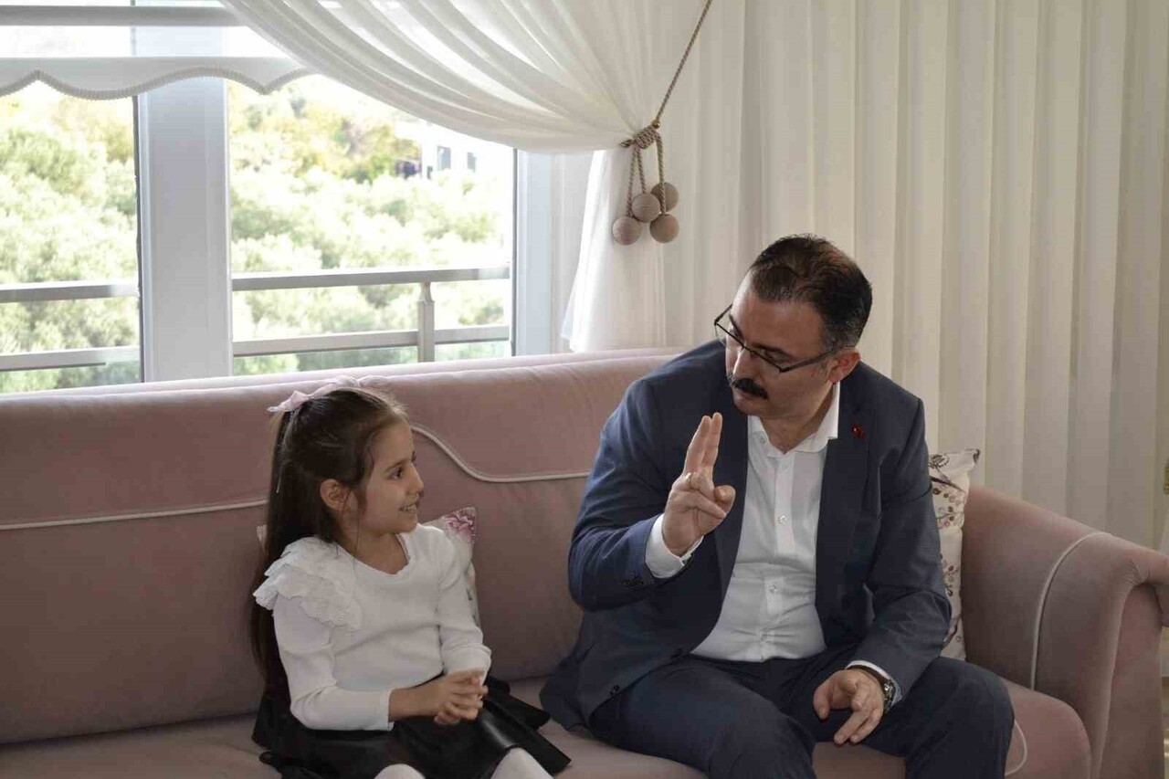 SULTANHİSAR KAYMAKAMI ALİ EKBER ATEŞ, 'MİSAFİRİM KAYMAKAMIM' PROJESİ KAPSAMINDA ANAOKULU VE 8....