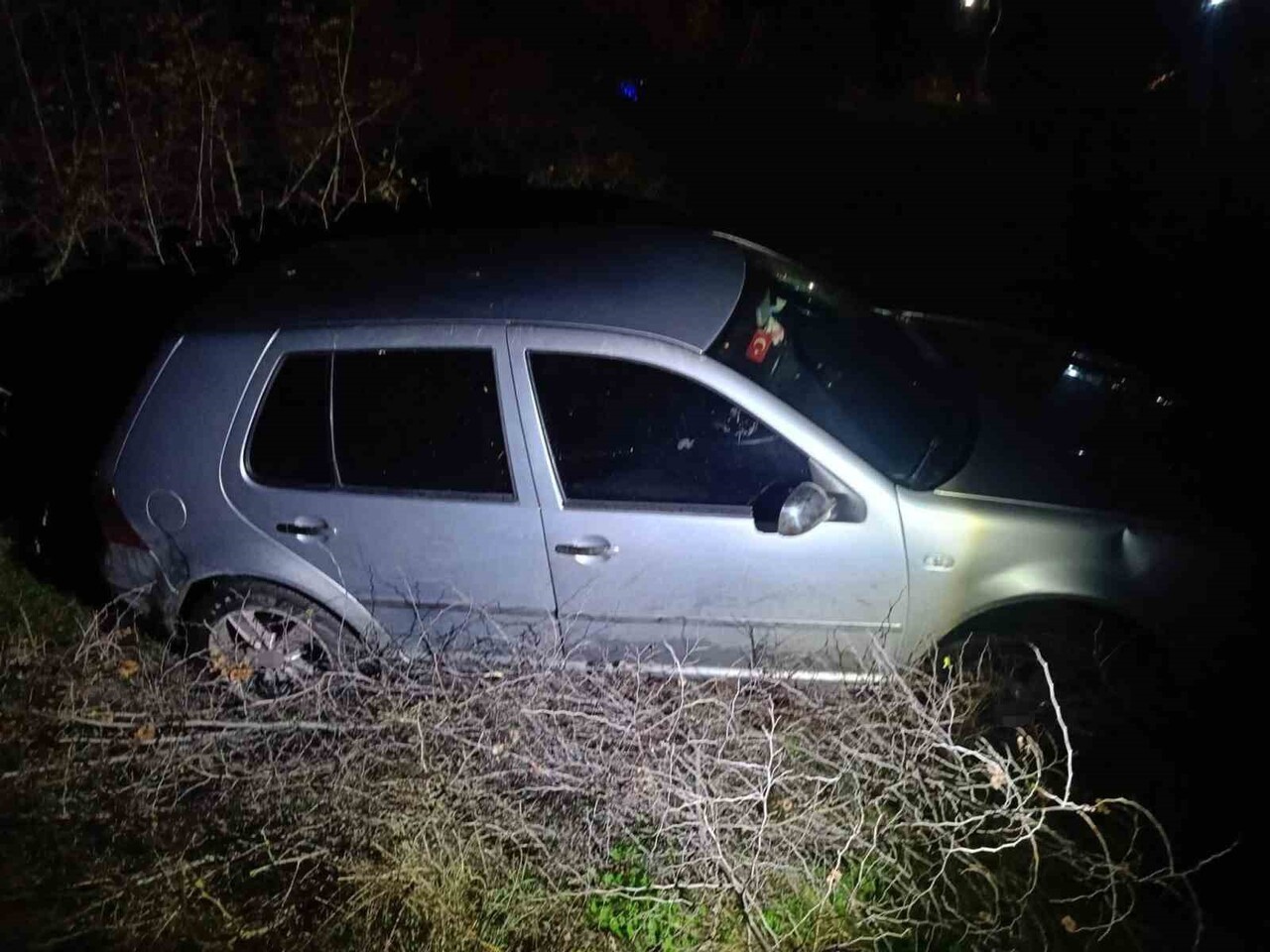 SUSURLUK'TA ARAÇ ŞARAMPOLE UÇTU; 1 YARALI