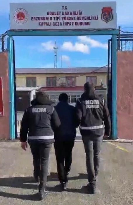 T.D. İSİMLİ ŞAHIS POLİS EKİPLERİ TARAFINDAN YAKALANARAK ERZURUM H TİPİ YÜKSEK GÜVENLİKLİ KAPALI...