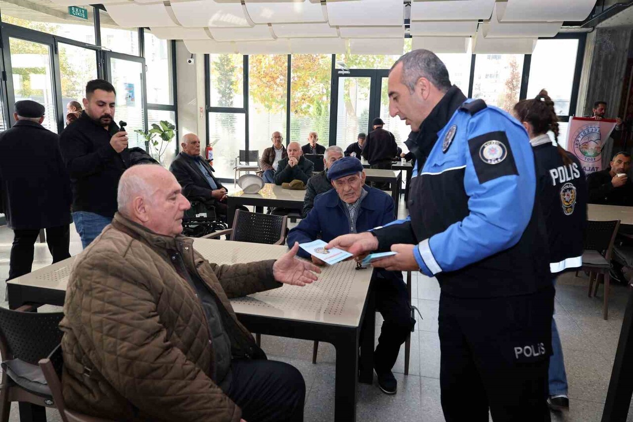 TALAS BELEDİYESİ, DİJİTAL DOLANDIRICILIK YÖNTEMLERİNE KARŞI ÖZELLİKLE 60 YAŞ VE ÜZERİ VATANDAŞLARI...