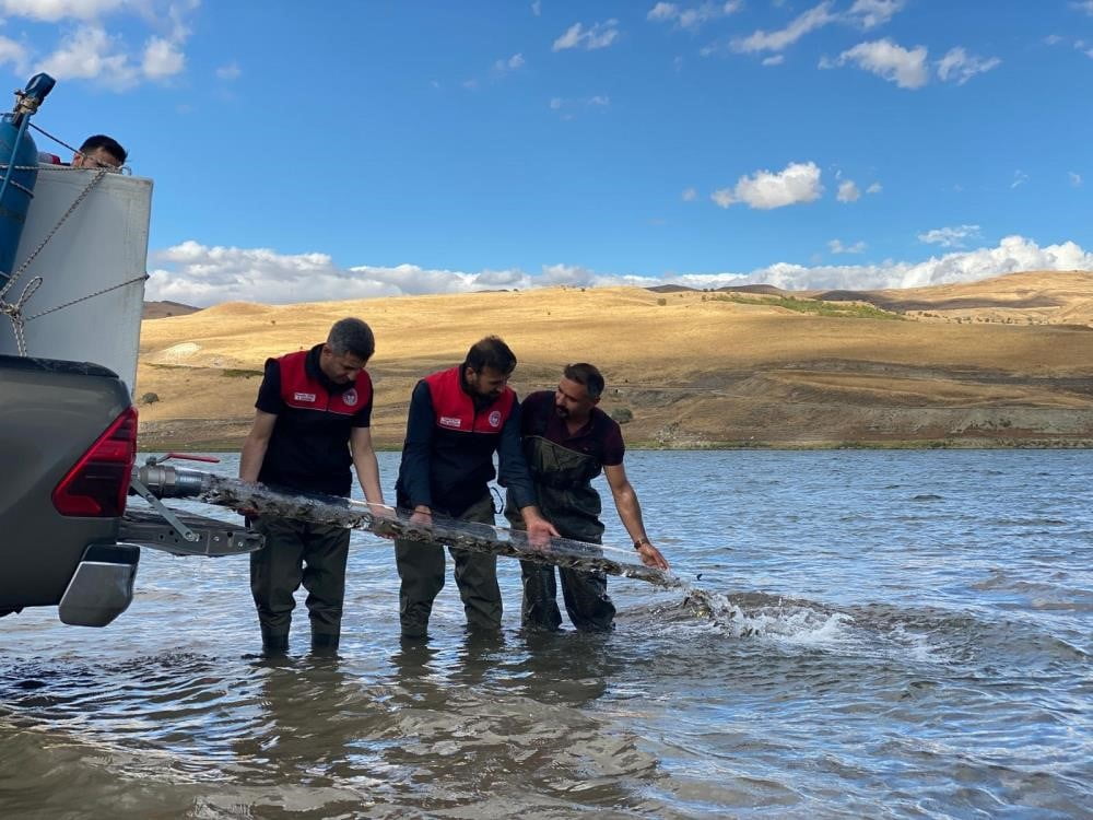 TARIM VE ORMAN BAKANI İBRAHİM YUMAKLI, 2025 YILINDA DENİZ, GÖL VE GÖLETLERE 83 MİLYON BALIK...