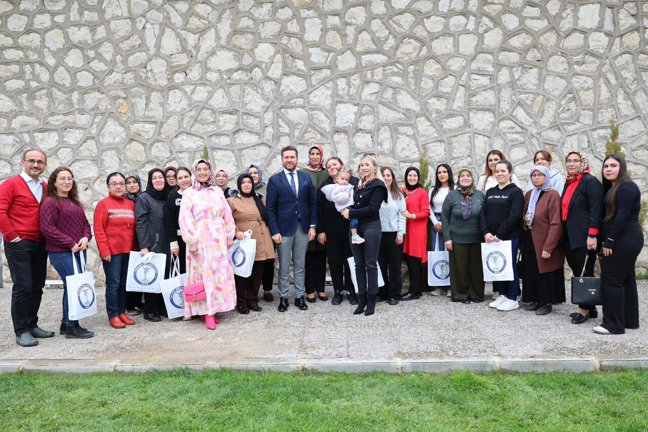 TAVAS BELEDİYE BAŞKANI KADİR TATIK, TAVAS BELEDİYE TARAFINDAN ÜCRETSİZ OLARAK HİZMET VEREN...