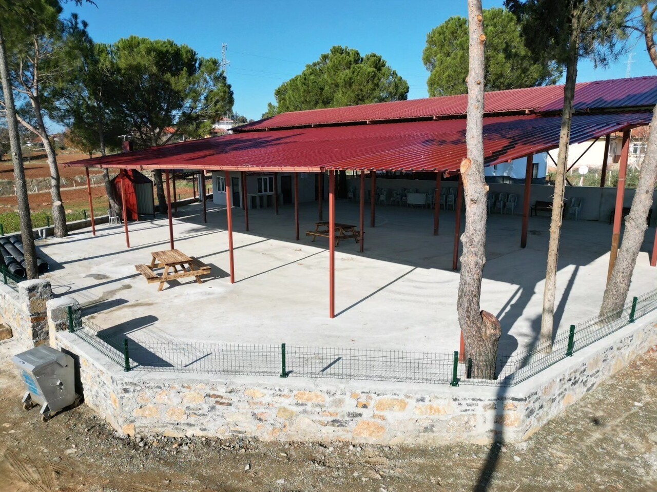 TAVAS BELEDİYESİ FEN İŞLERİ MÜDÜRLÜĞÜ EKİPLERİ TARAFINDAN GÜZELKÖY MAHALLESİ VATANDAŞLARININ...