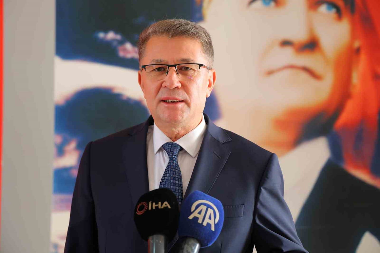 TDK BAŞKANI PROF. DR. OSMAN MERT, "BUGÜN, DÜNYADA PEK ÇOK İNSANİ DRAM YAŞANIRKEN; ÖRNEĞİN...