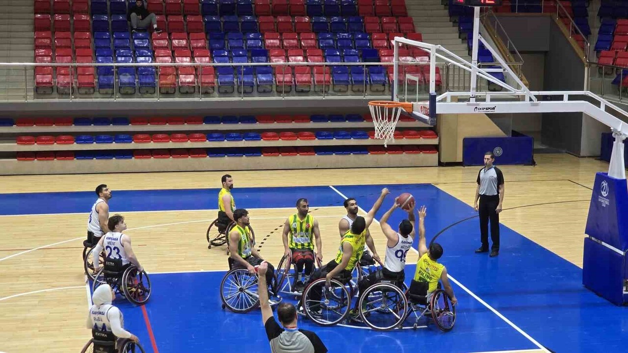 TEKERLEKLİ SANDALYE BASKETBOL SÜPER LİGİ’NDE MÜCADELE EDEN KARABÜK DEMİR KARTAL SPOR KULÜBÜ...