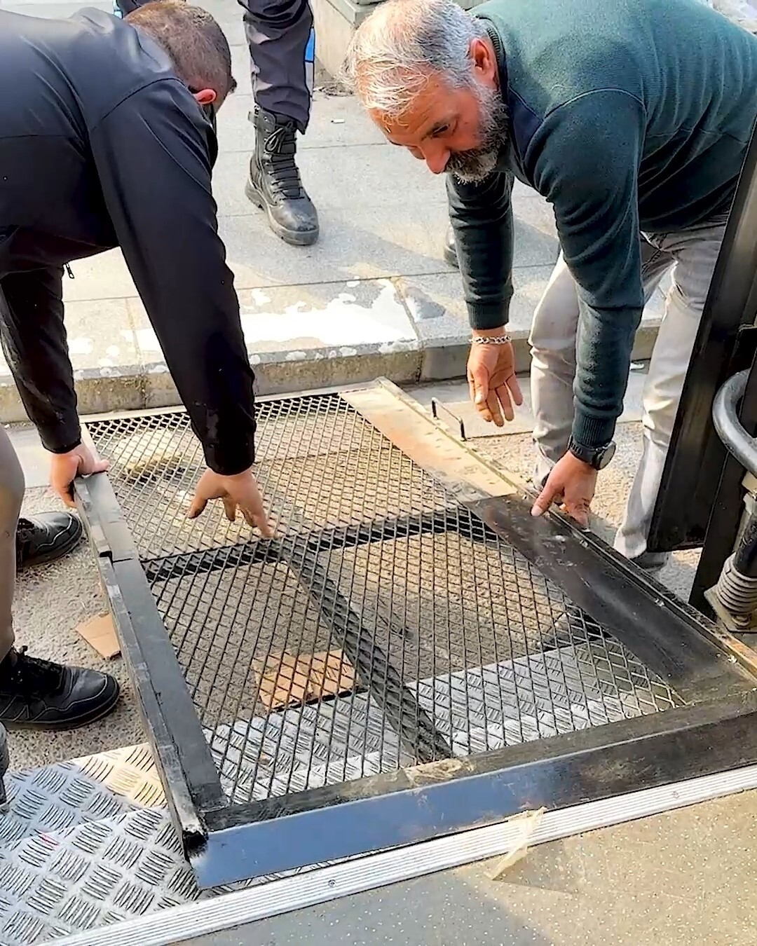 TEKİRDAĞ'DA ZABITA EKİPLERİ, ŞEHİR İÇİ TOPLU TAŞIMA ARAÇLARINDA ENGELLİ RAMPALARININ ÇALIŞIR...