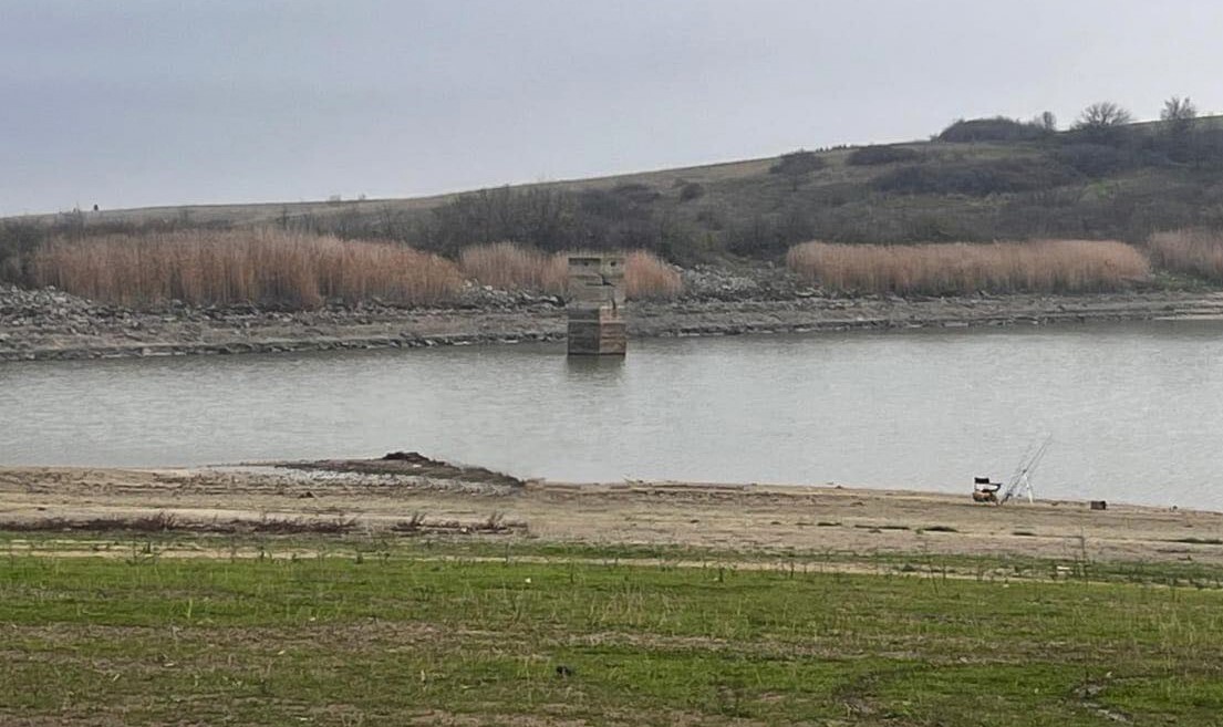 TEKİRDAĞ'IN HAYRABOLU İLÇESİNDE ETKİLİ OLAN KURAKLIK, İLÇENİN ÖNEMLİ SU KAYNAKLARINDAN BİRİ OLAN...