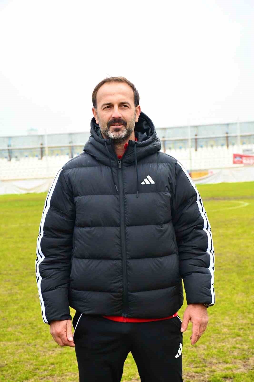 TEKNİK DİREKTÖR ADEM ÇAK, ERCİYES 38 FUTBOL KULÜBÜ KARİYERİNDEKİ İLK MAÇINA GALİBİYETLE...