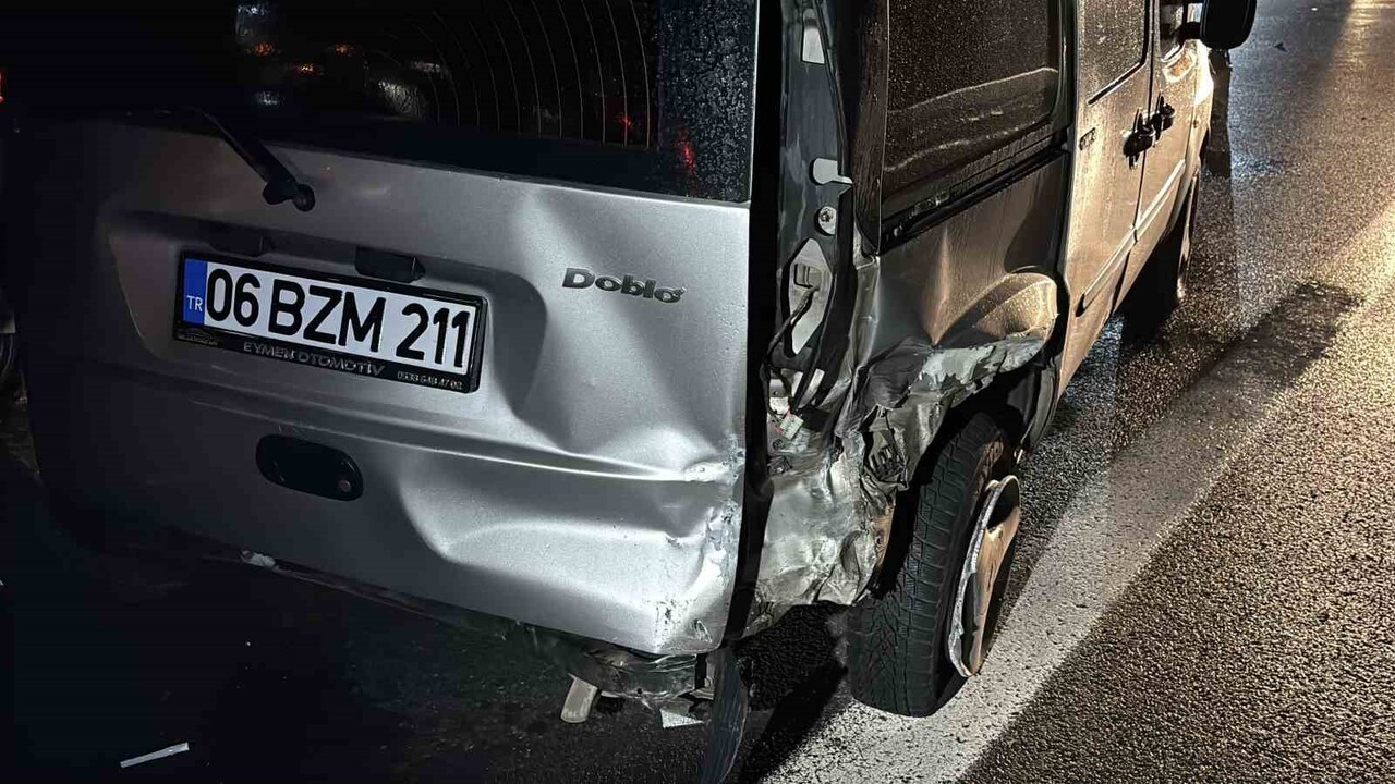 TEM OTOYOLU’NUN BOLU GEÇİŞİNDE 3 ARACIN KARIŞTIĞI ZİNCİRLEME TRAFİK KAZASINDA 7 KİŞİ YARALANDI....