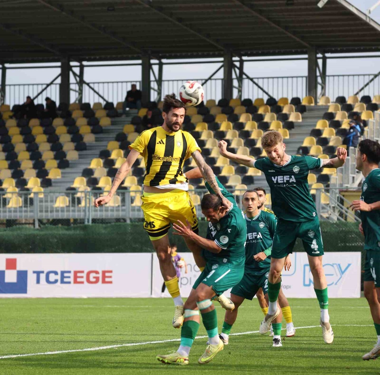 TFF 2. LİG KIRMIZI GRUP 14. HAFTA MÜCADELESİNDE ALİAĞA FK, EVİNDE KARŞILAŞTIĞI KIRKLARELİSPOR’U...