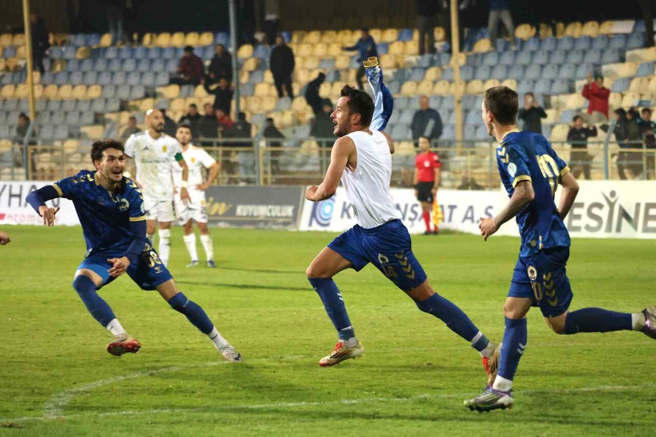 TFF 2. LİG KIRMIZI GRUP 15. HAFTASINDAKİ İZMİR DERBİSİNDE MENEMEN FK SAHASINDA OYNADIĞI ALİAĞA...