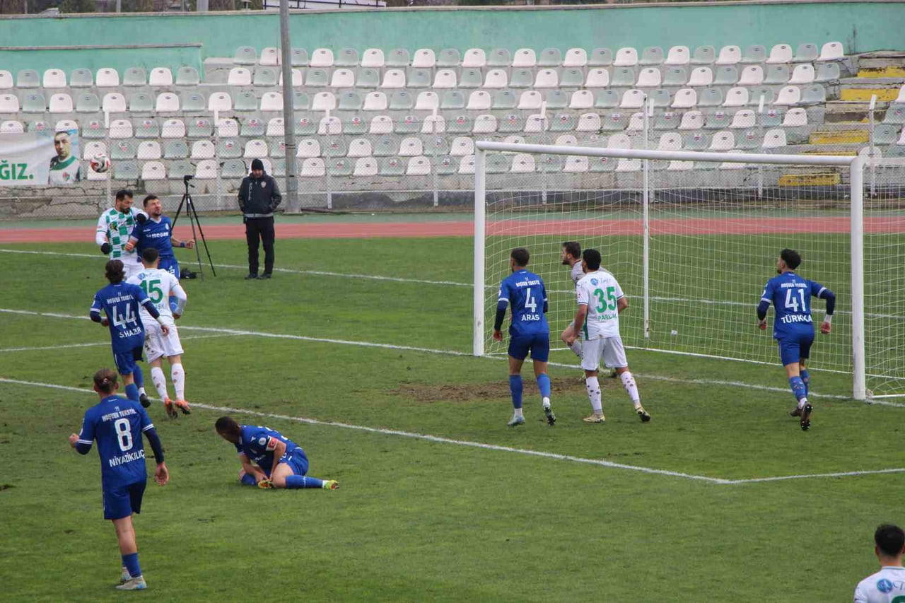 TFF 3. LİG 3. GRUP 15. HAFTA KARŞILAŞMASINDA AMASYASPOR, KONUK ETTİĞİ PAZARSPOR’U 2-1’LİK SKORLA...