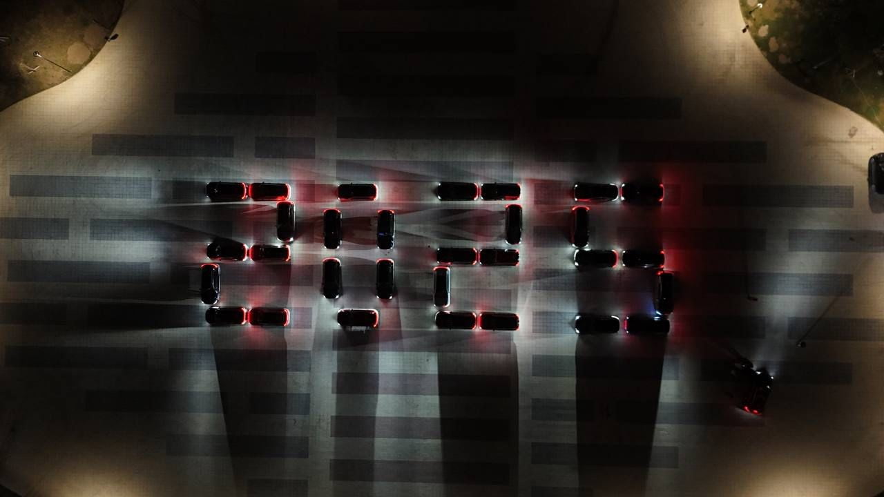 TOGG TEAM TÜRKİYE ÜYELERİ TARAFINDAN TOGG’LARLA 2026 YAZARAK KOREOGRAFİ GÖSTERİSİ YAPILDI.