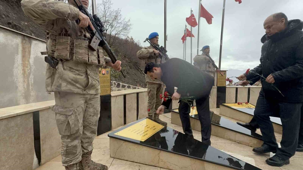 TOKAT'IN REŞADİYE İLÇESİNDE 16 YIL ÖNCE TERÖRİSTLERCE ŞEHİT EDİLEN 7 ASKER İÇİN ANMA PROGRAMI...