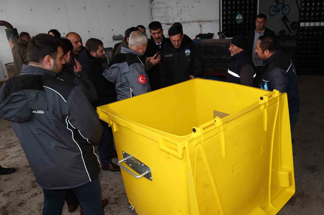 TOKAT BELEDİYE BAŞKANI MEHMET KEMAL YAZICIOĞLU, DAYANIKLILIK TESTİNDEN GEÇEN YENİ ÇÖP...