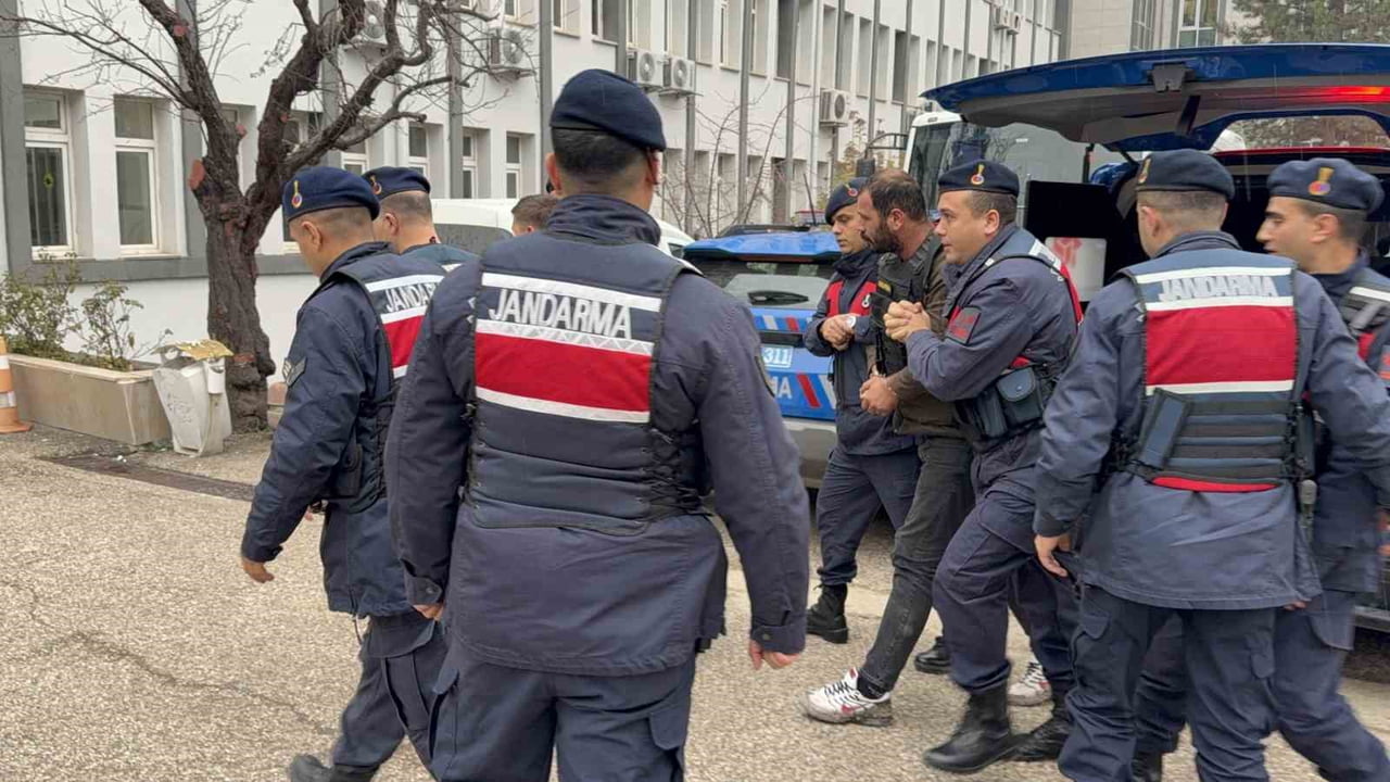 TOKAT’TA İKİ KİŞİNİN HAYATINI KAYBETTİĞİ SİLAHLI KAVGADA OLAYLA İLGİLİ GÖZALTINA ALINAN 2 ŞÜPHELİ...