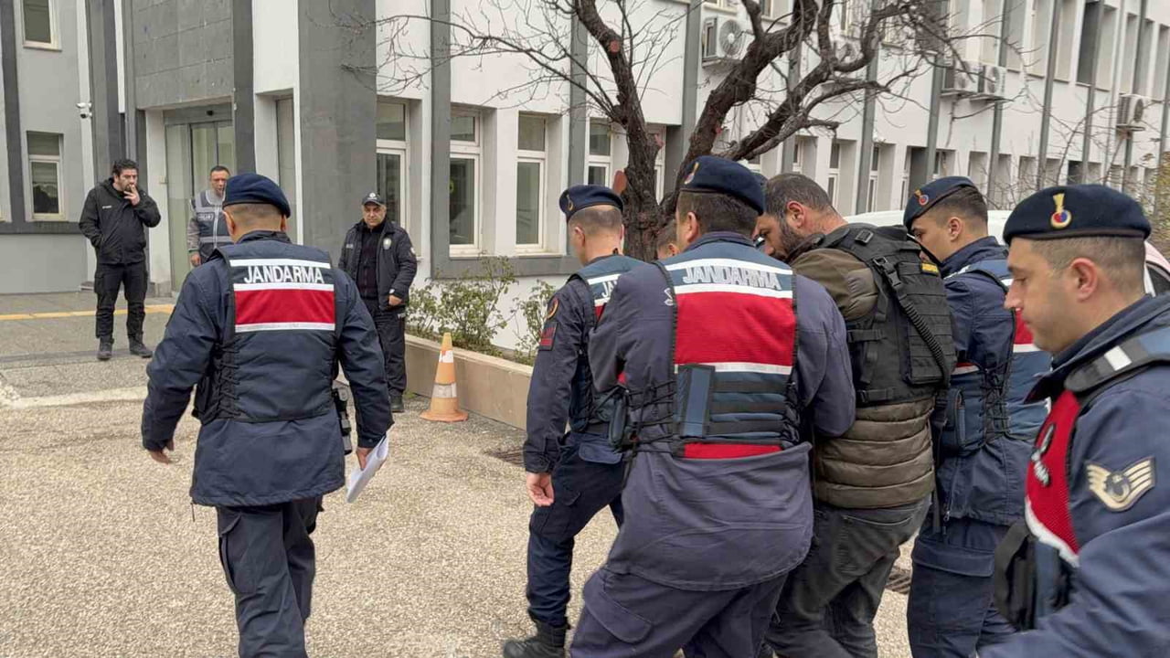 TOKAT’TA İKİ KİŞİNİN HAYATINI KAYBETTİĞİ SİLAHLI KAVGADA OLAYLA İLGİLİ GÖZALTINA ALINAN 2 ŞÜPHELİ...