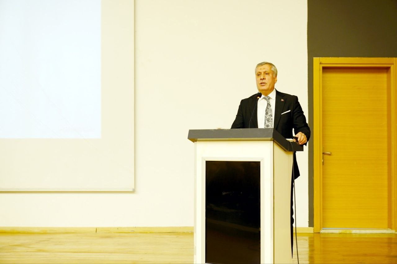 TOPLANTIDA KONUŞAN TARIM VE ORMAN BAKANLIĞI GIDA VE KONTROL GENEL MÜDÜR YARDIMCISI DOÇ. DR. YUNUS...