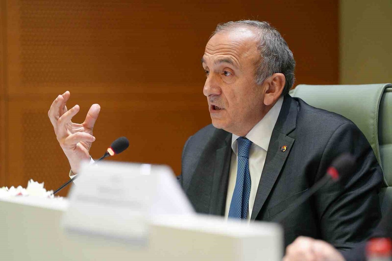 TOPLANTININ AÇILIŞ KONUŞMASINI YAPAN MANİSA TİCARET VE SANAYİ ODASI BAŞKANI MEHMET YILMAZ...