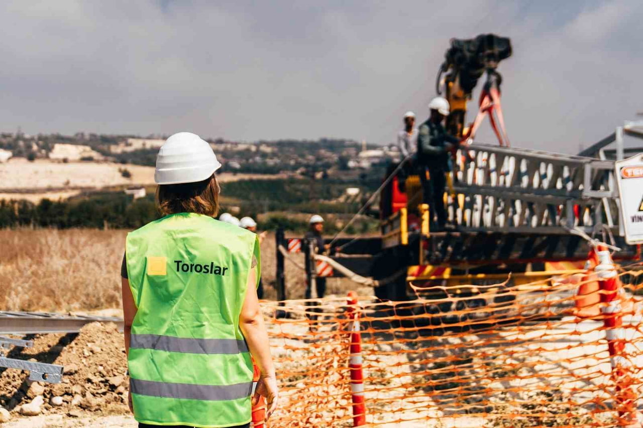 TOROSLAR EDAŞ, ANTAKYA'DA DEPREM SONRASI YENİDEN İNŞA EDİLEN BÖLGELERDE BAŞLATILAN TİCARİ PROJELER...