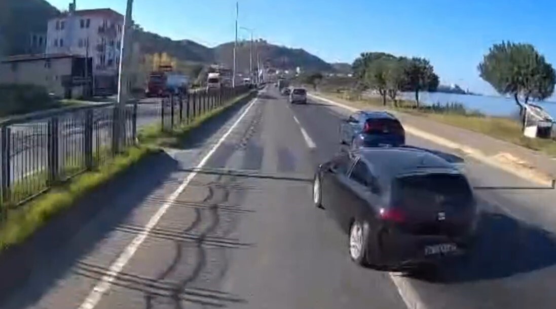 TRABZON'UN ARAKLI İLÇESİNDE KAZAYA DAVETİYE ÇIKARTAN ARAKLI-BAYBURT YOLU İLE KARADENİZ SAHİL...