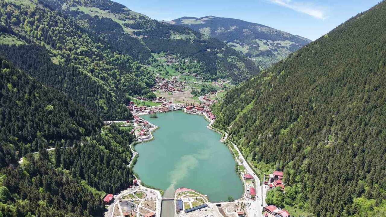 TRABZON'UN ÇAYKARA İLÇESİNE BAĞLI DOĞAL GÜZELLİKLERİ İLE DÜNYACA ÜNLÜ UZUNGÖL'DE  ÖZELLİKLE...
