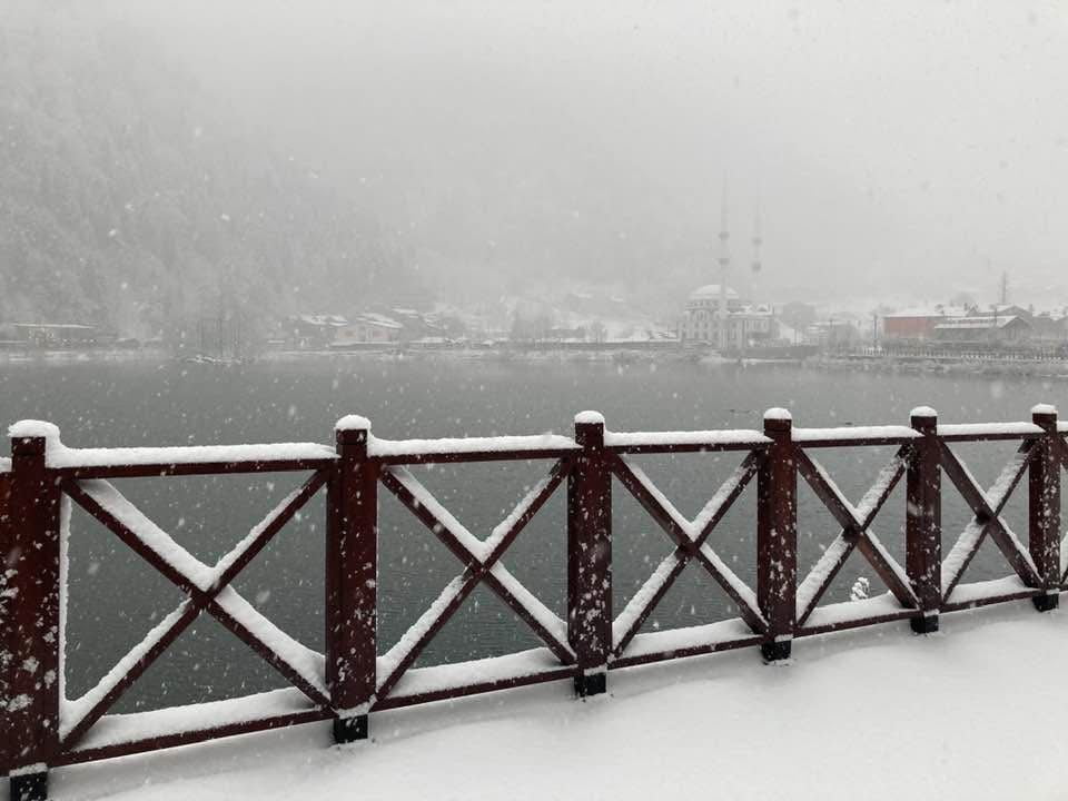 TRABZON’UN DÜNYACA ÜNLÜ TURİZM MERKEZİ UZUNGÖL, YURDUN DÖRT BİR YANINDA ETKİLİ OLMAYA BAŞLAYAN KAR...