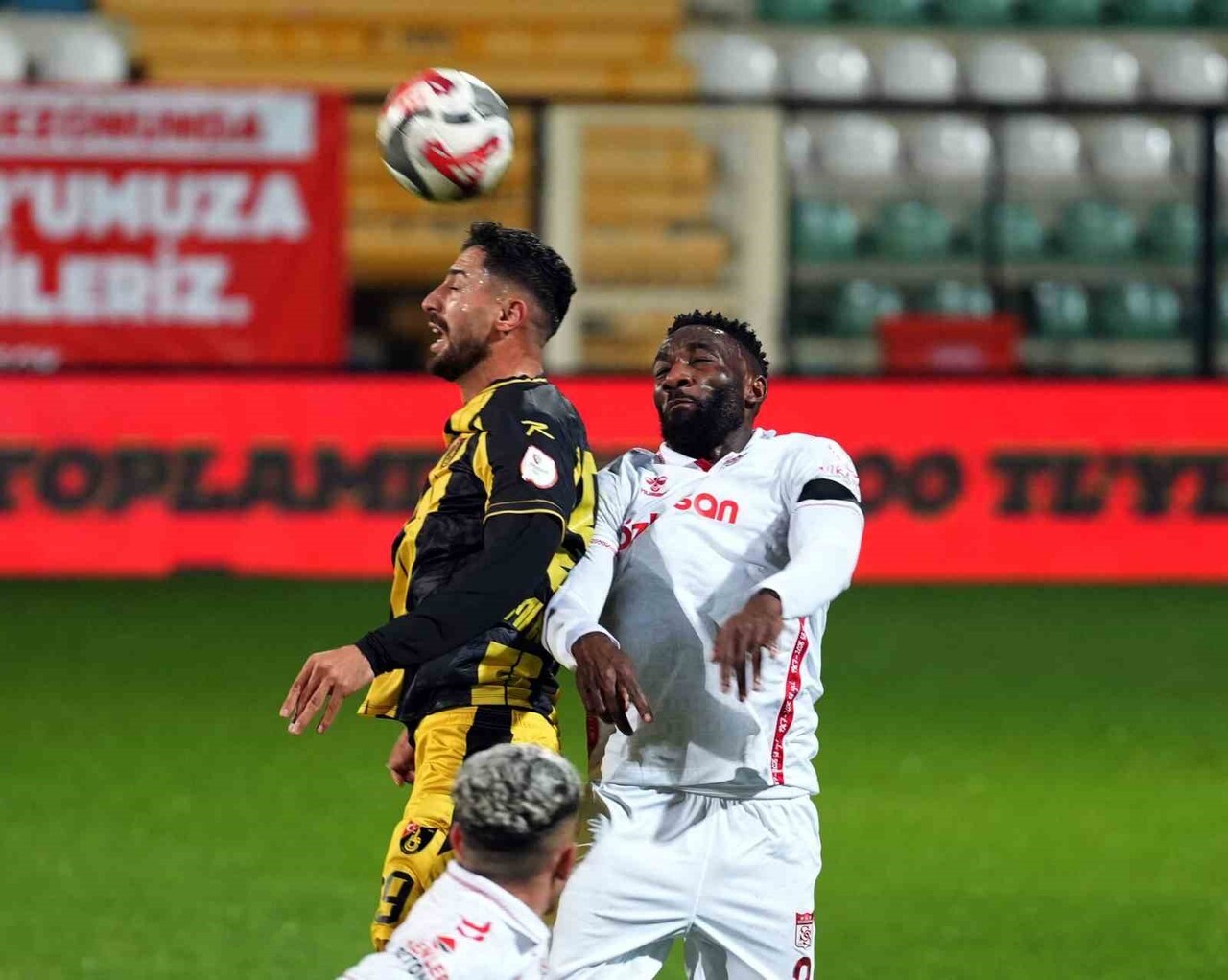 TRENDYOL 1. LİG’İN 16. HAFTASINDA İSTANBULSPOR, SAHASINDA KARŞILAŞTIĞI ÖZBELSAN SİVASSPOR'U 2-1...