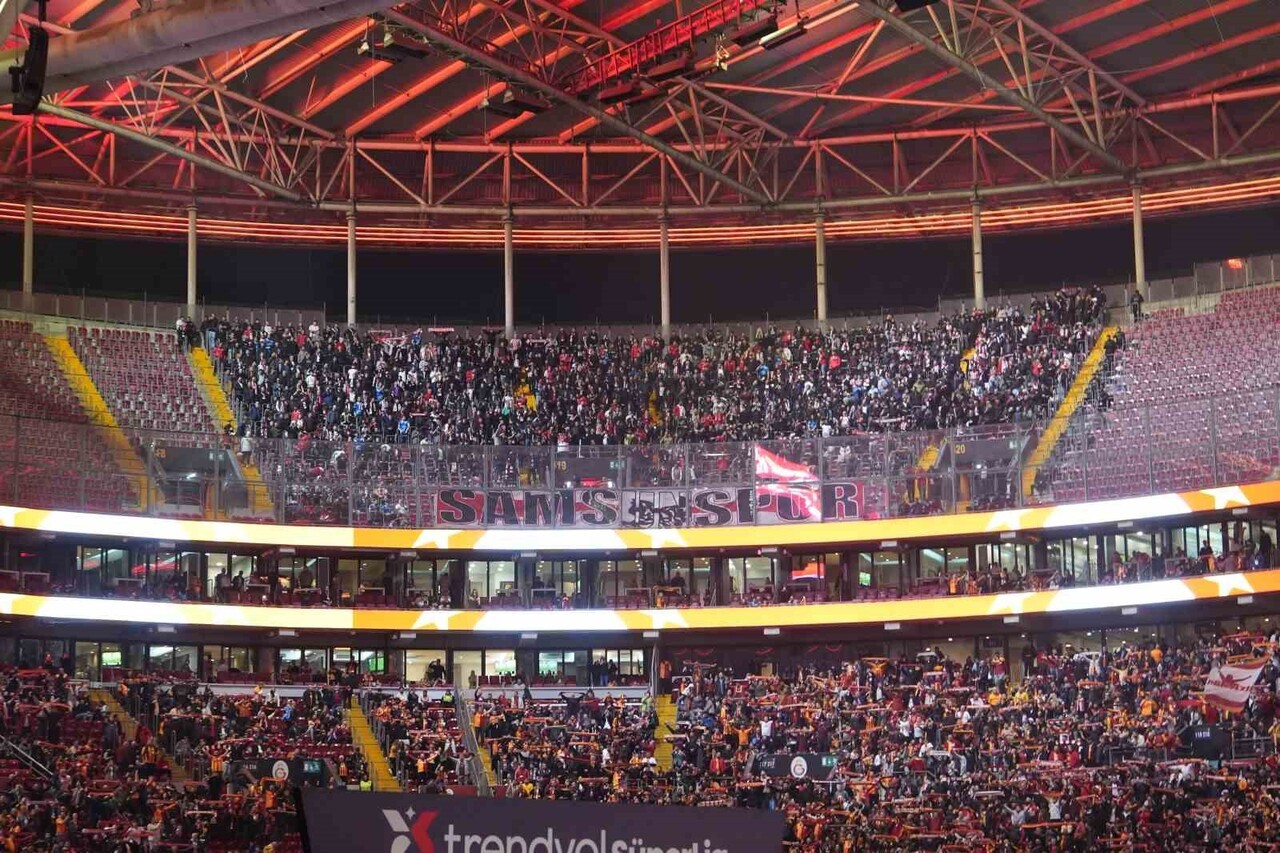 TRENDYOL SÜPER LİG'İN 15. HAFTASINDA GALATASARAY, SAHASINDA SAMSUNSPOR İLE KARŞILAŞIYOR....